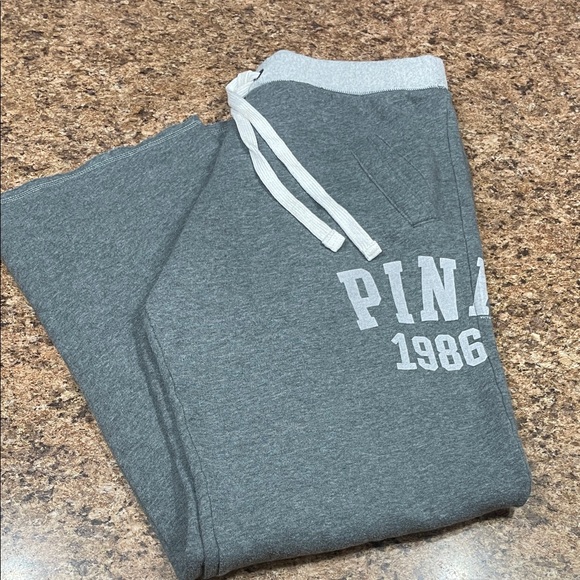 PINK Victoria's Secret Gray Wide Leg Boyfriend Sweatpants Joggers Small - Picture 2 of 3